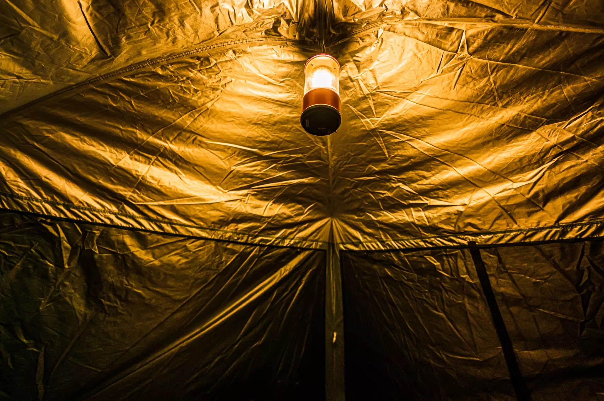 テント内ランタン