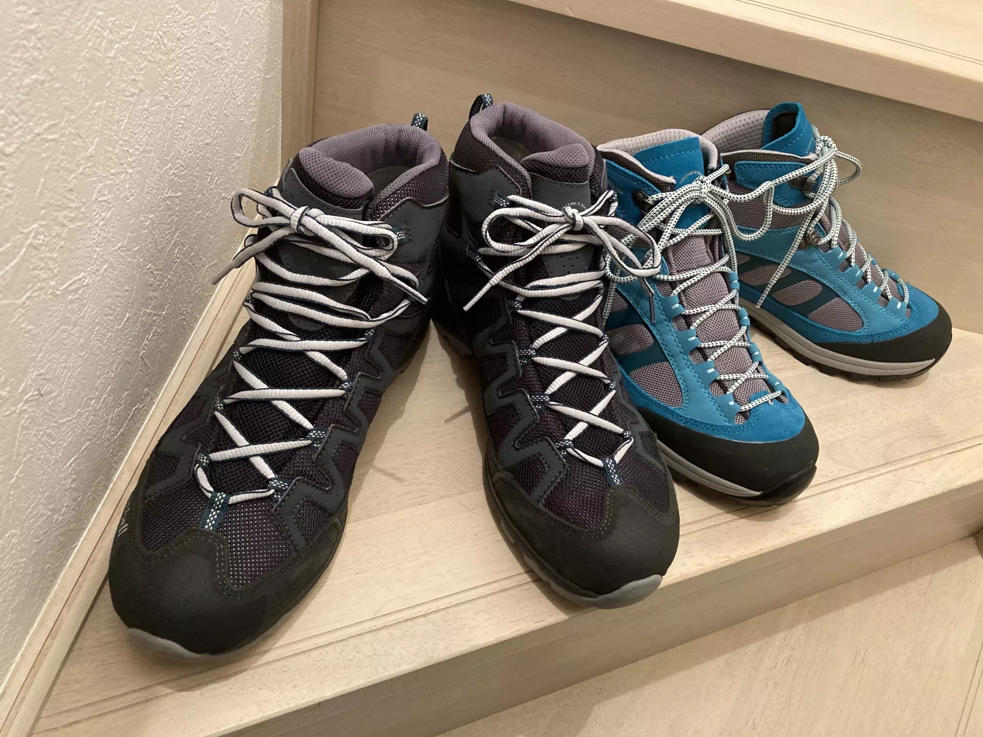 ハイカットとミドルカットの登山靴