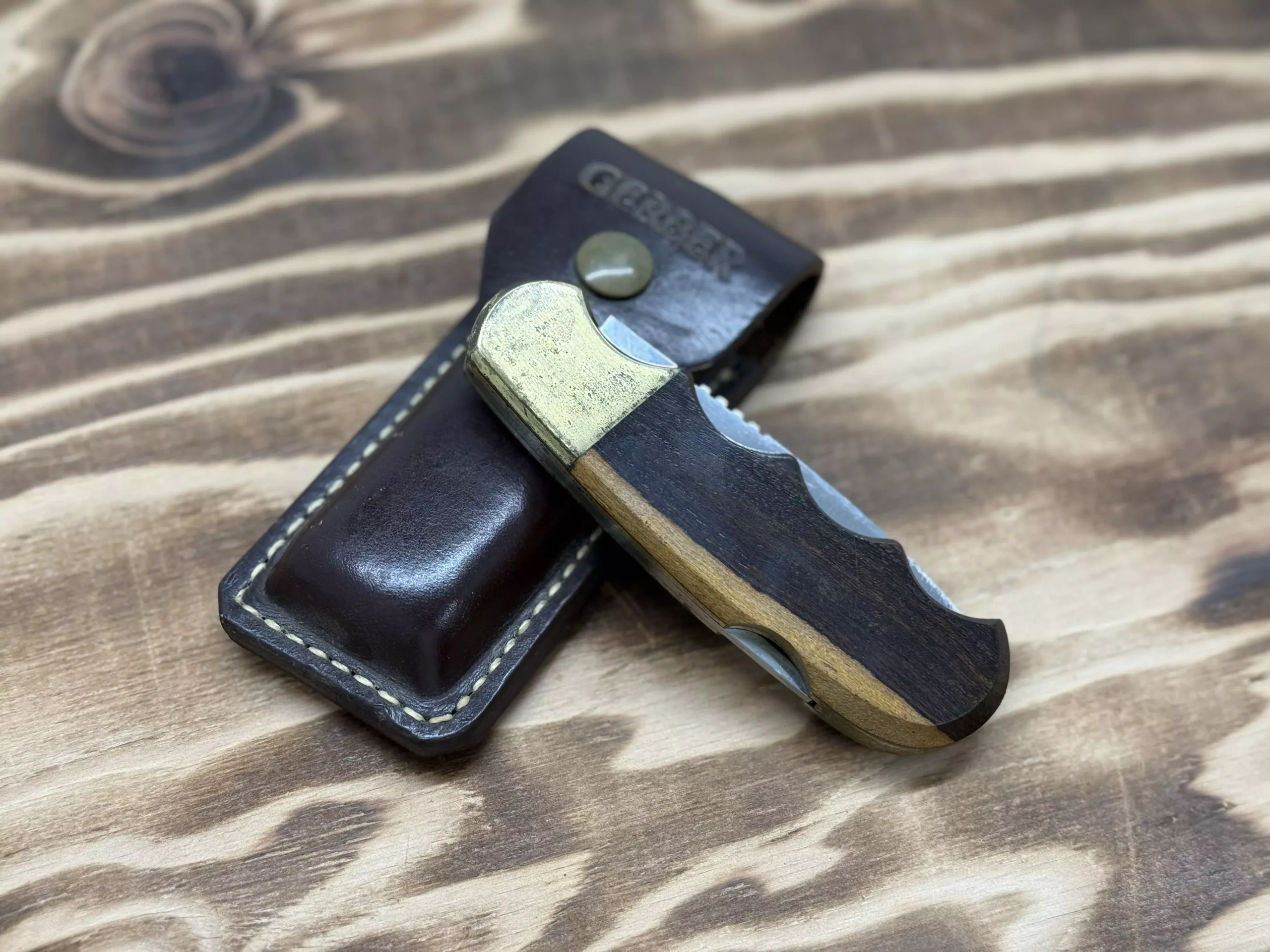 ナイフ　ホルダー付き GERBER Magnum Folding Hunter①