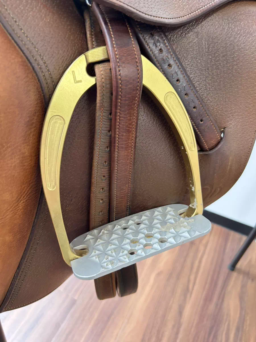 Tech Stirrupsの鐙