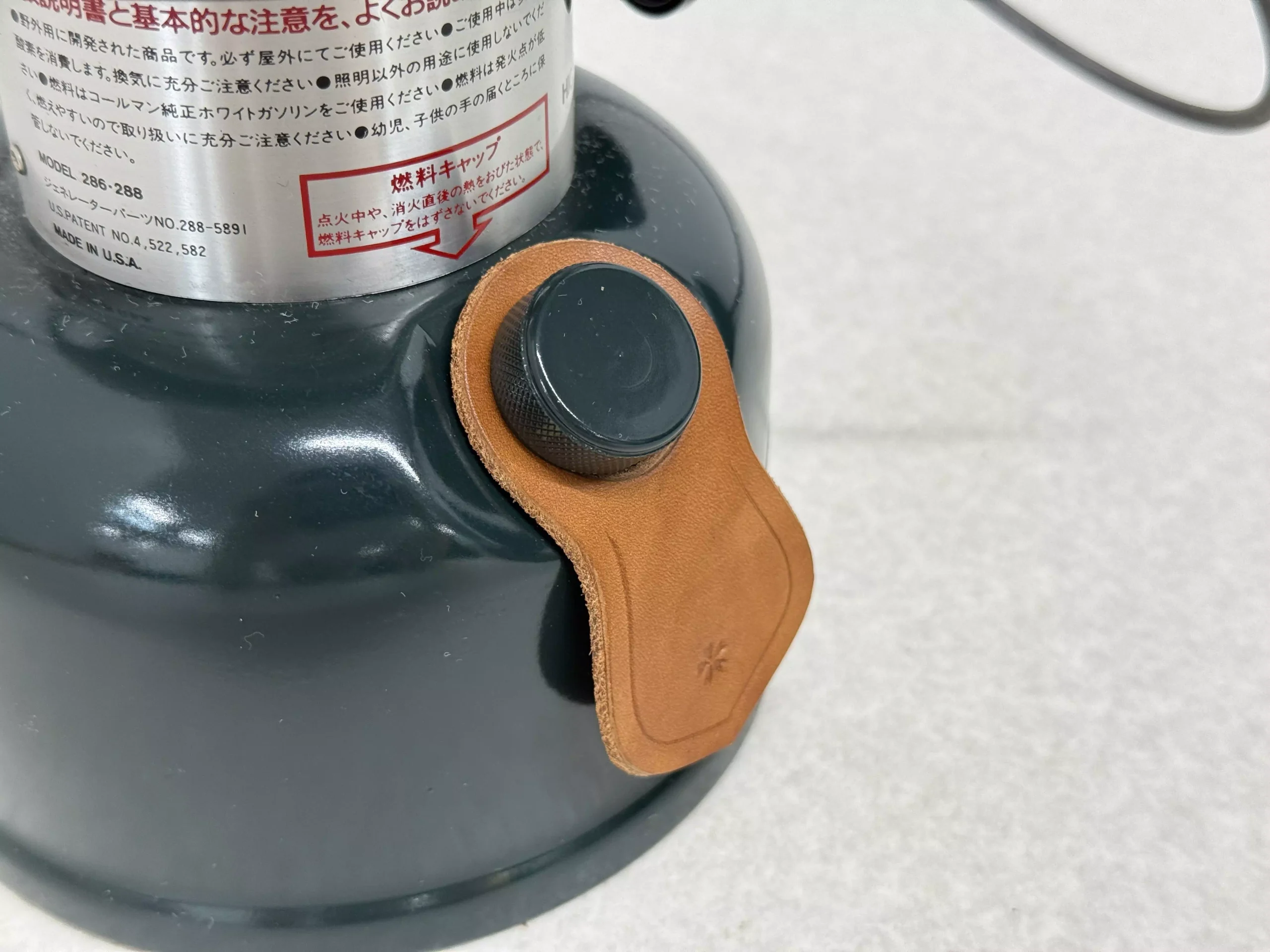 Colemanのワンマントルランタン 286A ADJUSTABL（95年製）のグリーンカラー　給油口エプロン