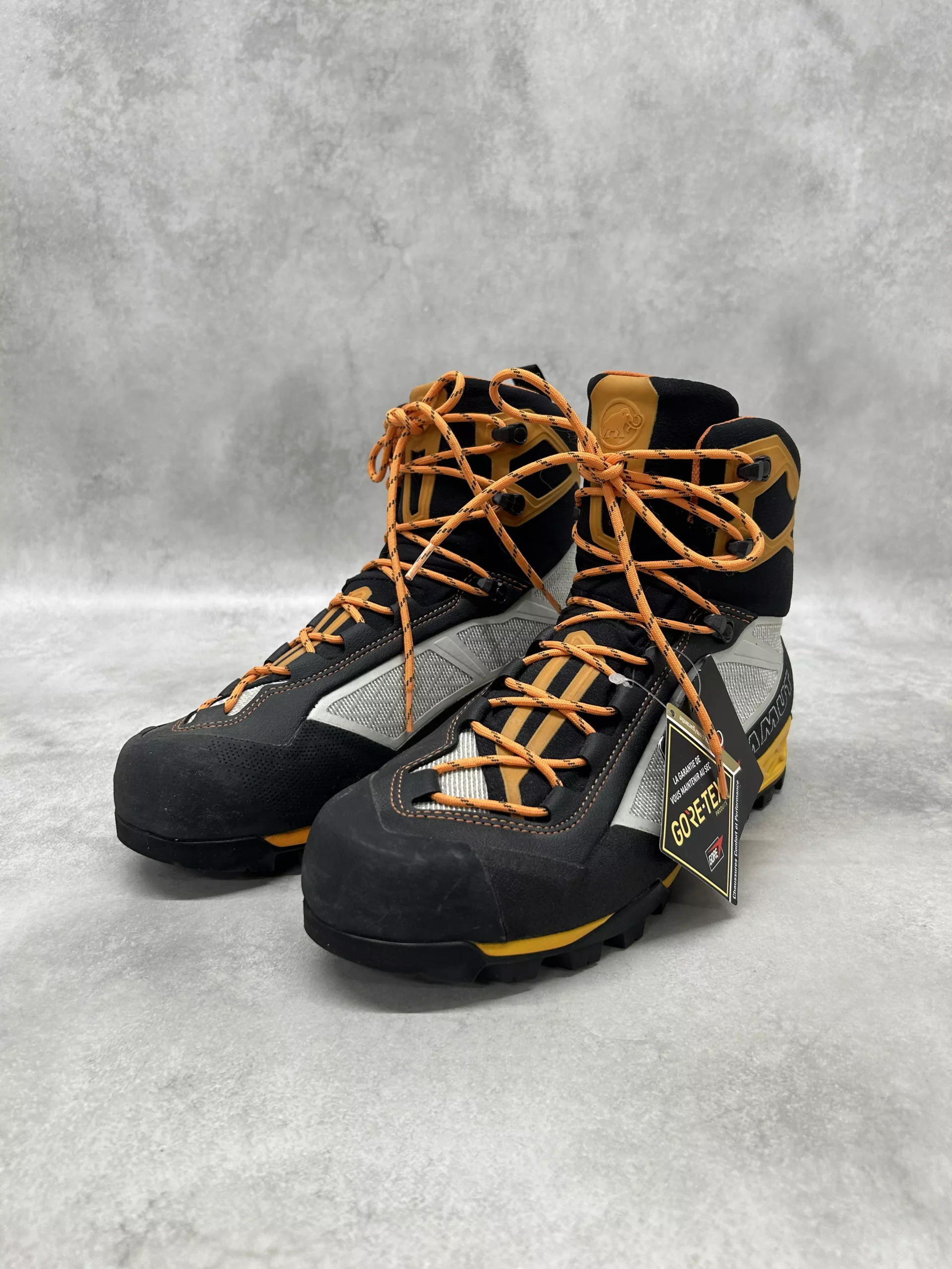 MAMMUTの「Taiss Light Mid GTX Men（black-cheddar ）①