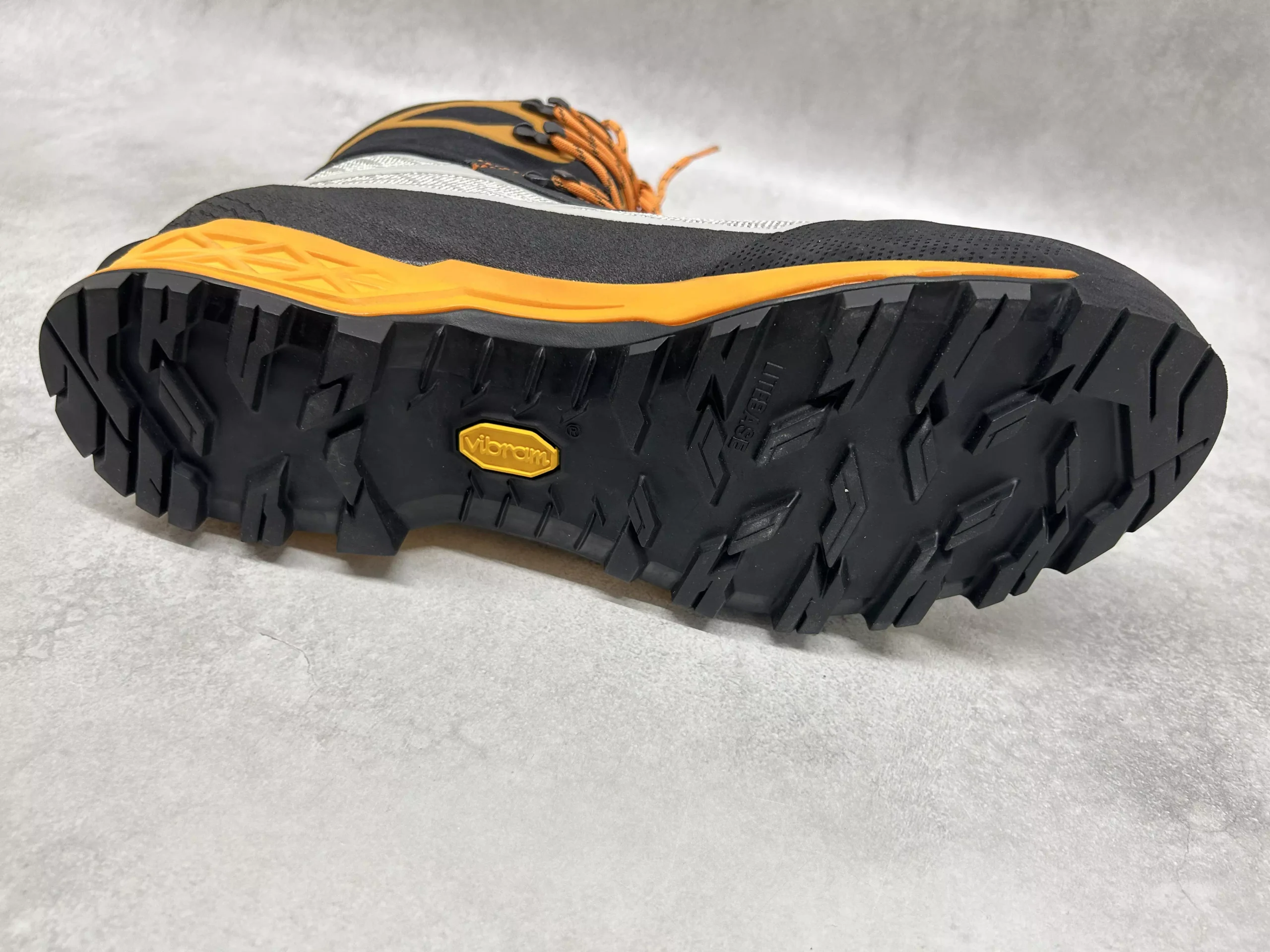MAMMUTの「Taiss Light Mid GTX Men（black-cheddar ）②