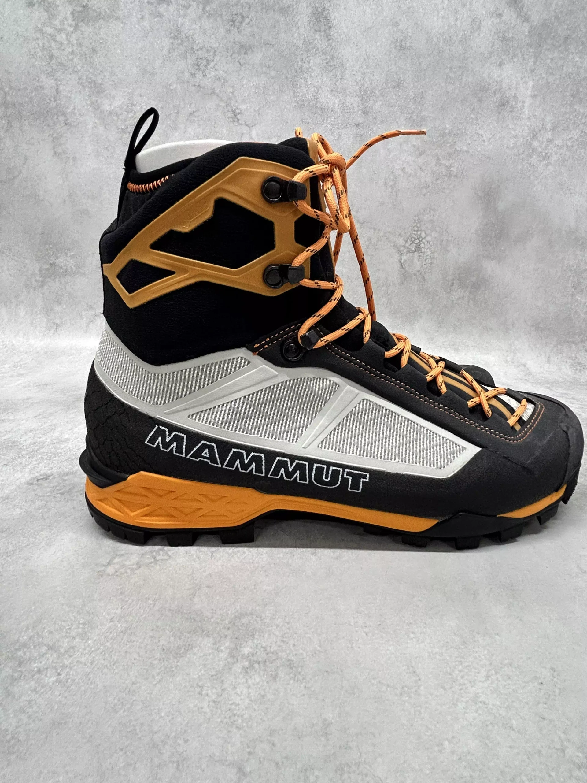 MAMMUTの「Taiss Light Mid GTX Men（black-cheddar ）③