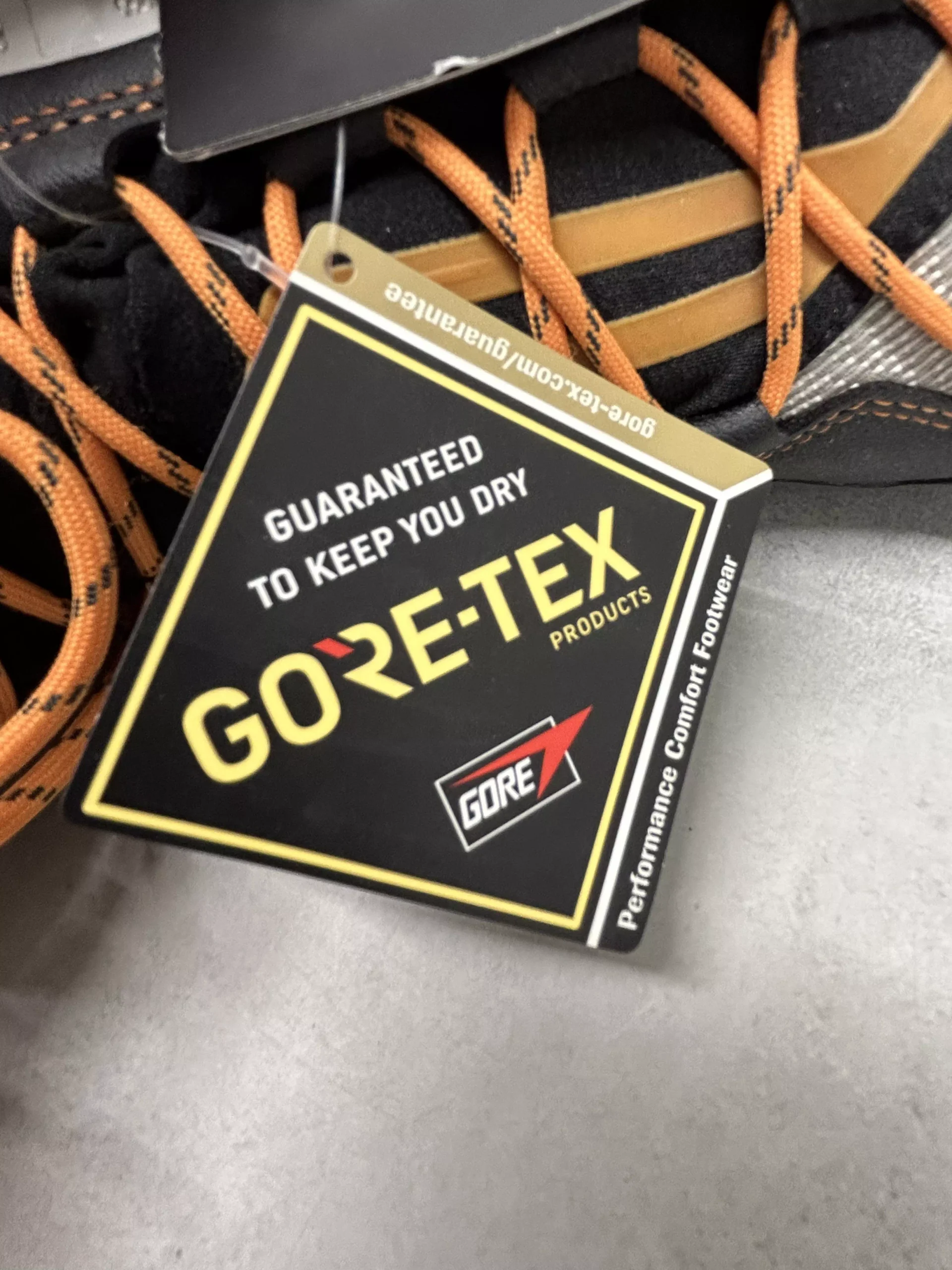 MAMMUTの「Taiss Light Mid GTX Men（black-cheddar ）④