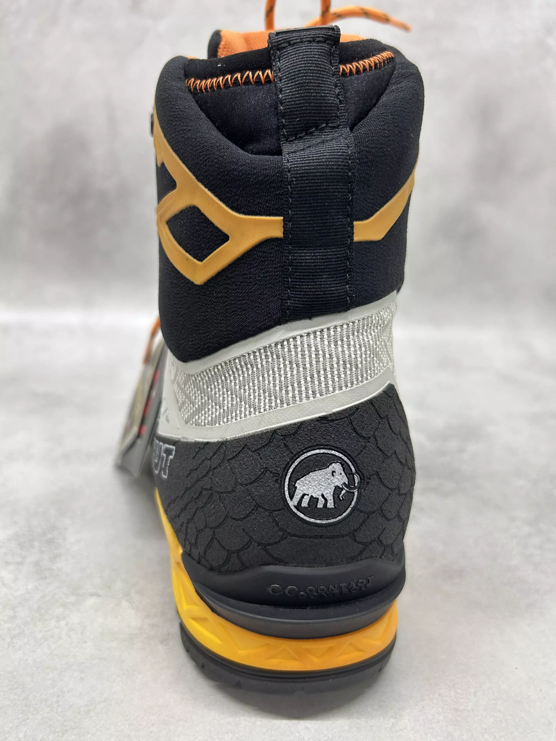 MAMMUTの「Taiss Light Mid GTX Men（black-cheddar ）⑥