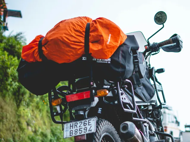 バイクへの積み方とパッキングのコツ