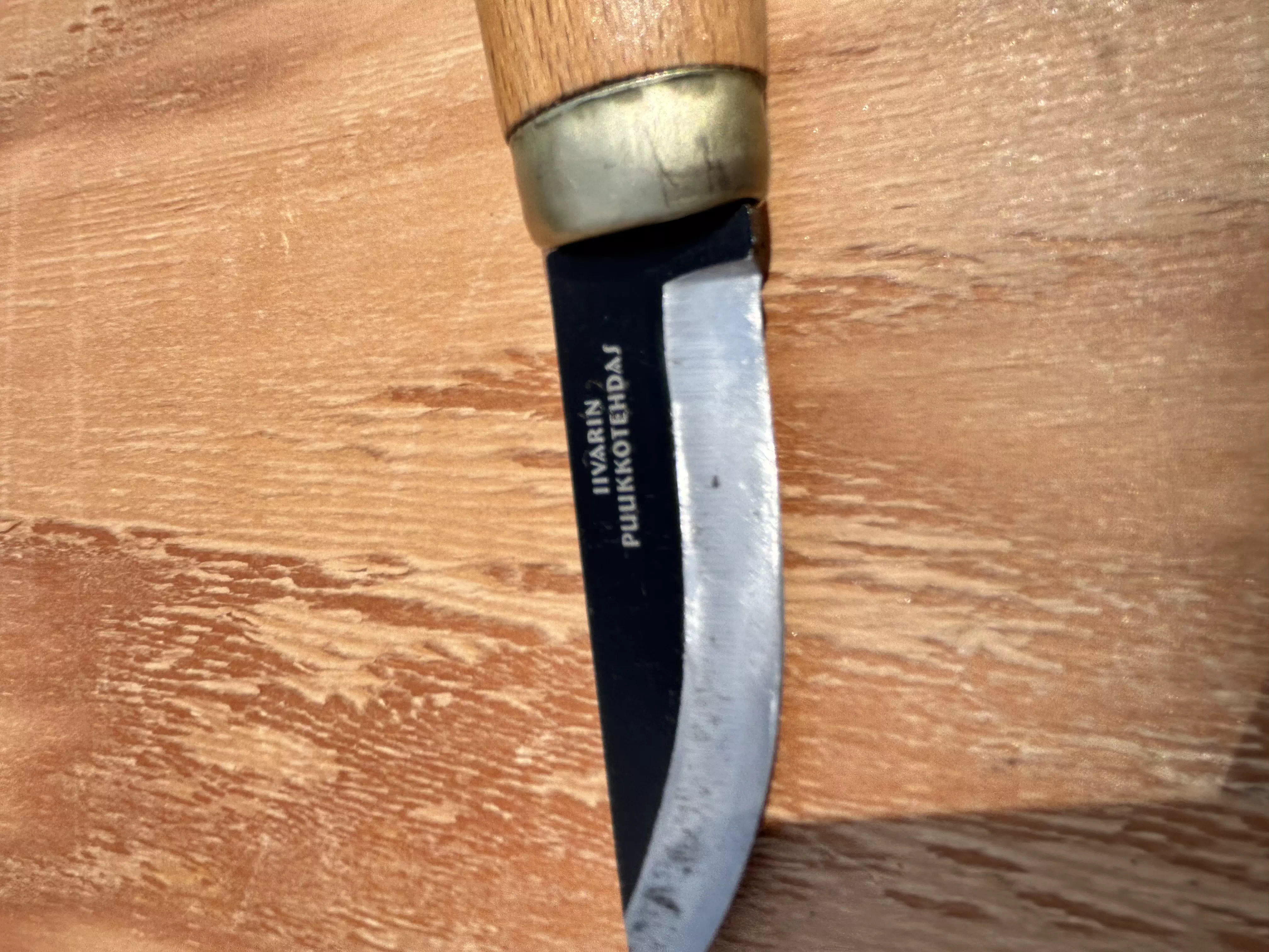 IVARIN PUUKKO TEHDASの「プーッコナイフウッドグリップ(ミディアム) ブレード・刻印