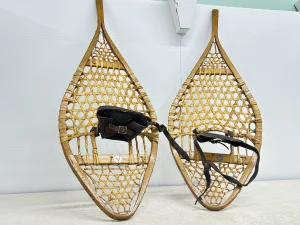 レ・ザルティザン・ドゥ・ラ・ラクエット・インディエンヌ・デュ・ケベック　The Indian Snowshoe Craftsmen of Quebec　全体